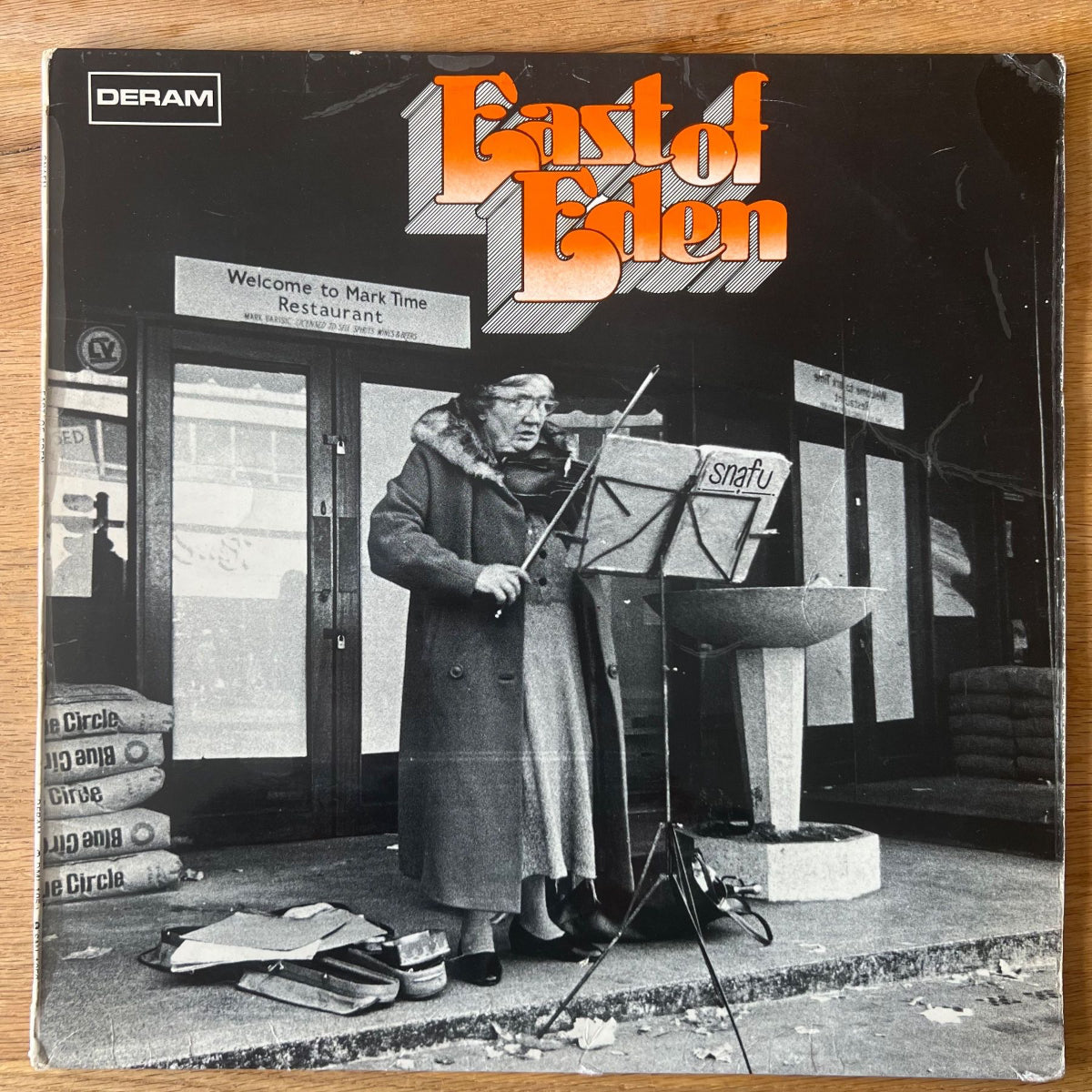 À l'Est d'Éden - Snafu / 1re édition britannique. 1970 - (Sol+/Sol+)