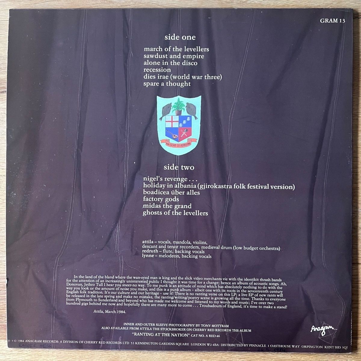 Attila The Stockbroker - Sawdust And Empire / 1. UK-Press. 1984 - (M-/M-)
