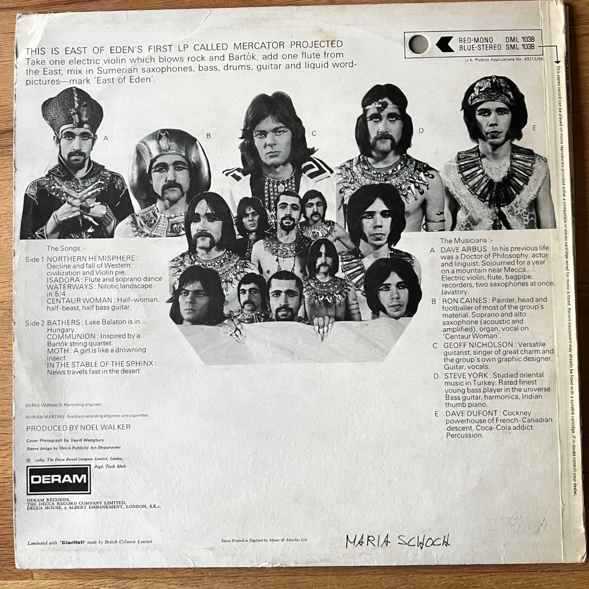 À l'Est d'Éden - Mercator Projected / 1re édition britannique. 1969 - (M-/TB+)
