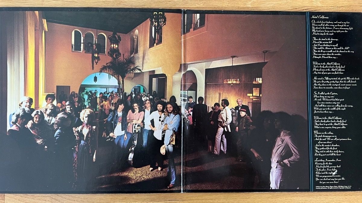Eagles - Hôtel California / 1. D-Press. 1976 avec affiche - (M-/VG++)