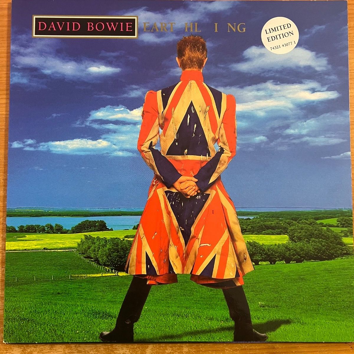 David Bowie - Earthling / 1. EU Press. 1997 - (M-/M-)