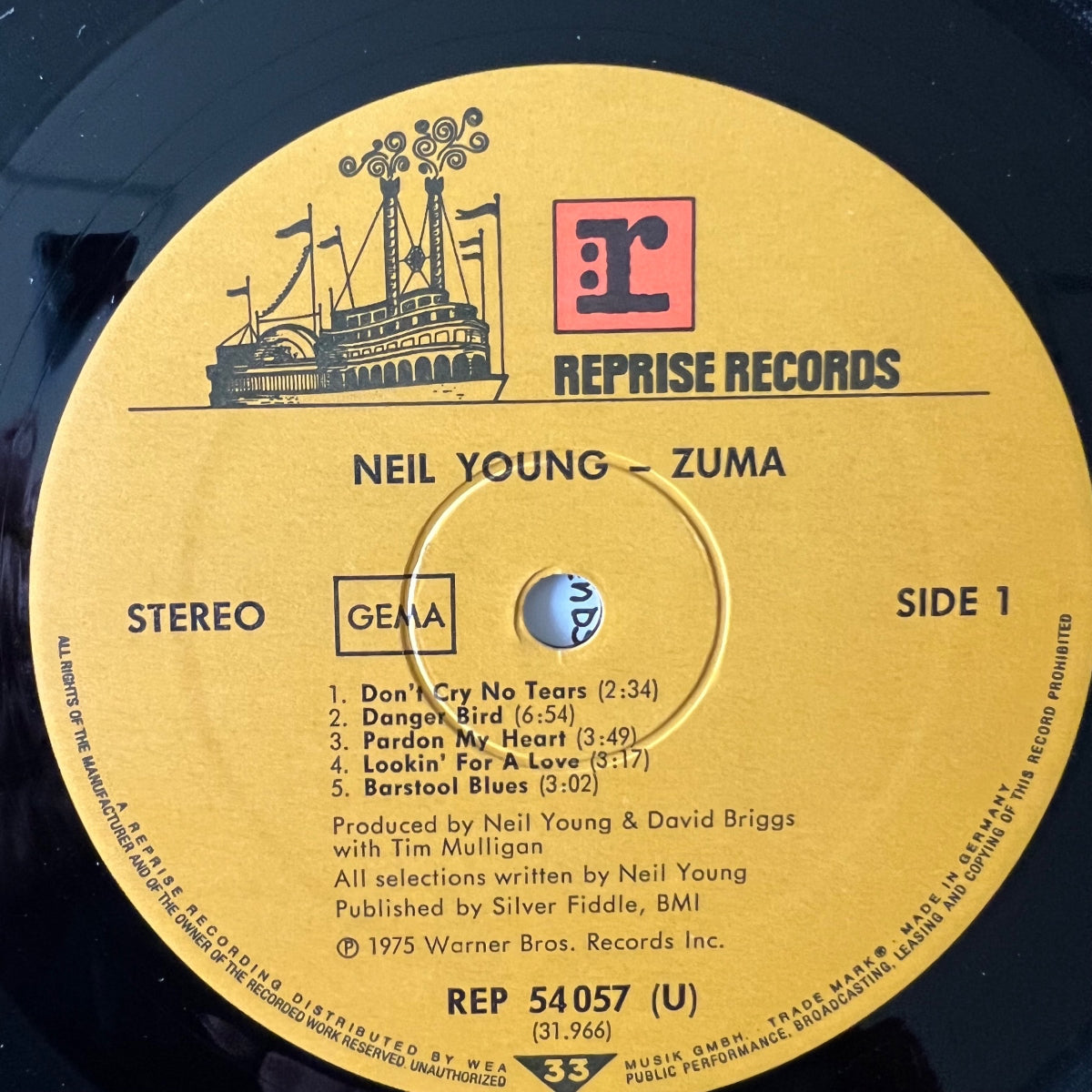 Neil Young - Zuma / 1. D-Press. 1975 - (M-/VG++)