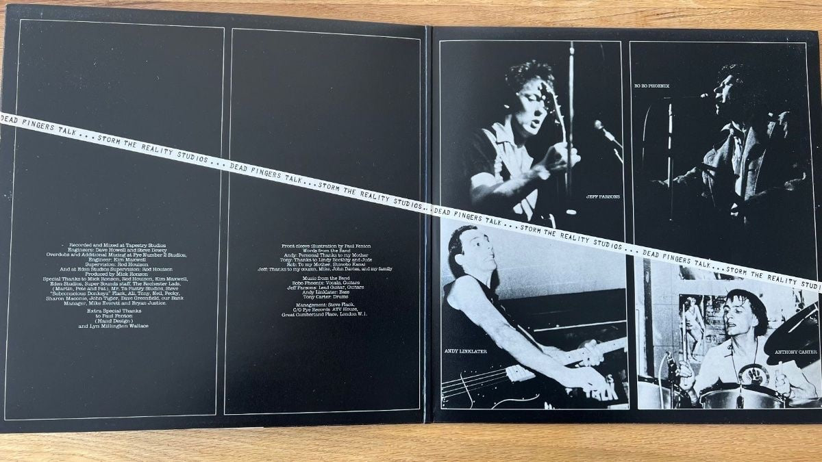 Dead Fingers Talk - Storm The Reality / 1st UK Press. 1978 - (M-/M-)