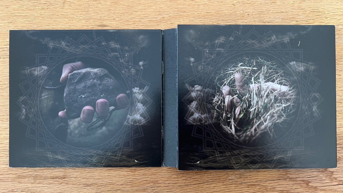IQ - The Road Of Bones / 2 CD - Pressage britannique. 2014 - Digipak - (M-/VG++)