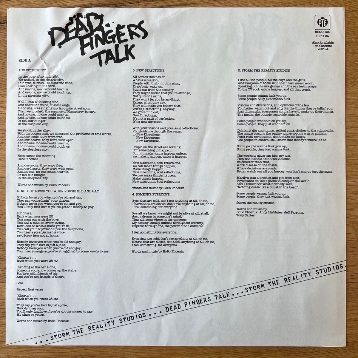 Dead Fingers Talk - Storm The Reality / 1st UK Press. 1978 - (M-/M-)