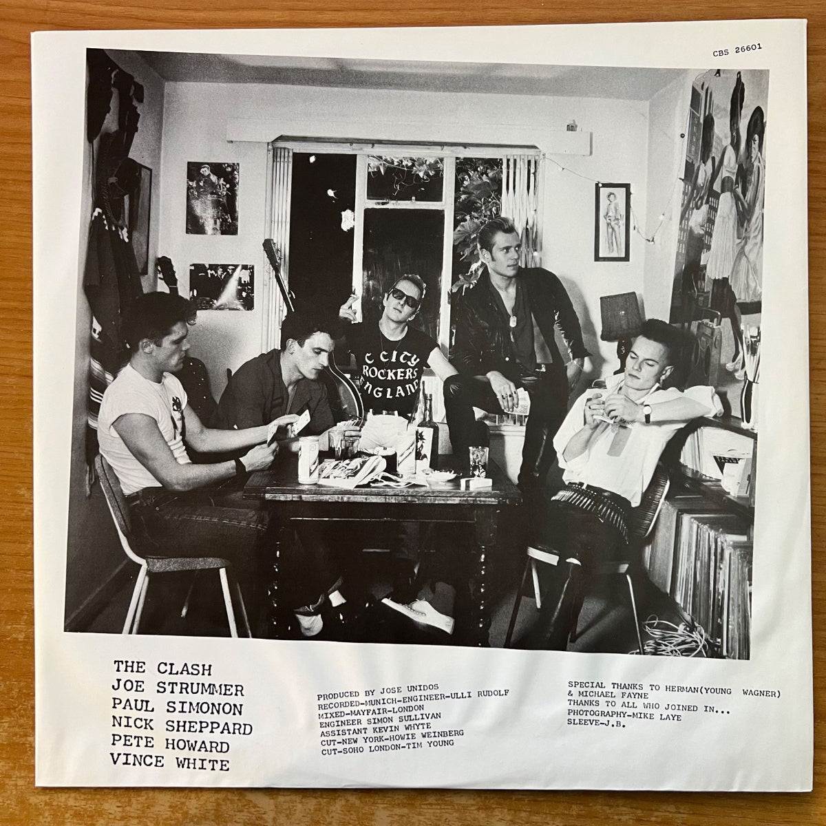 Clash - Cut The Crap / 1. NL-Press. 1985 - (M-/M-)