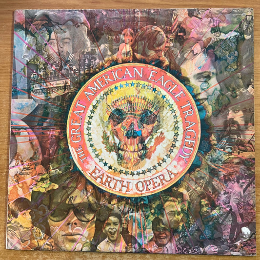 Earth Opera - La Grande Tragédie de l'Aigle Américain / 1re édition britannique. 1969 - (M-/M-)