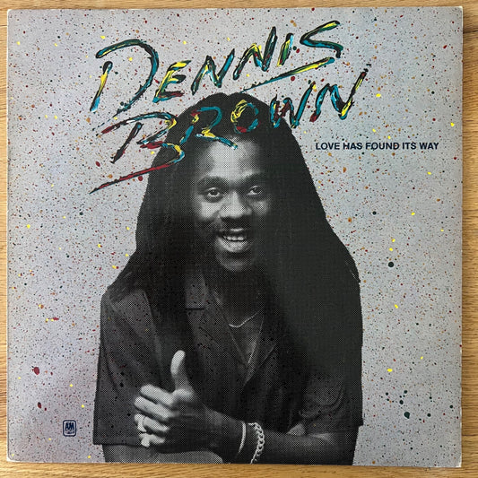 Dennis Brown - L'amour a trouvé son chemin / 1. NL Press. 1982 - (M-/M-)