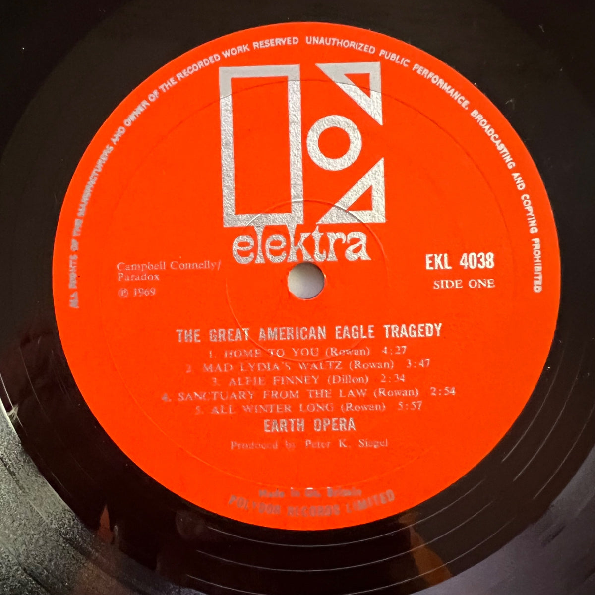 Earth Opera - La Grande Tragédie de l'Aigle Américain / 1re édition britannique. 1969 - (M-/M-)