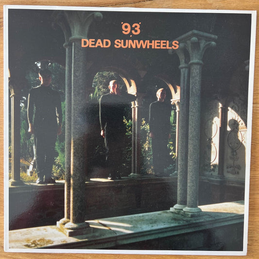 Mort en juin - 93 Dead Sunwheels / 1re édition britannique. 1989 - (M-/M-)