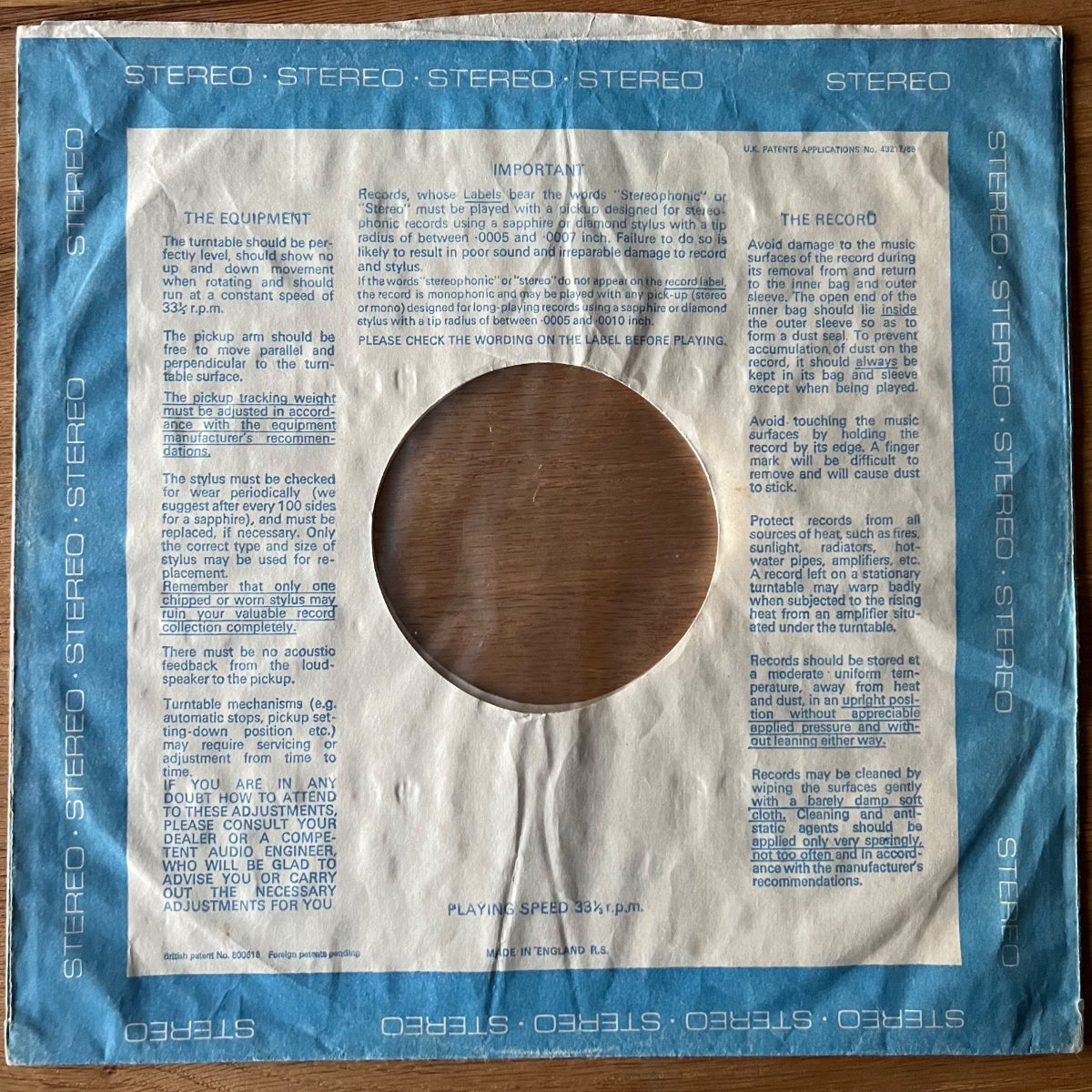 À l'Est d'Éden - Mercator Projected / 1re édition britannique. 1969 - (M-/TB+)