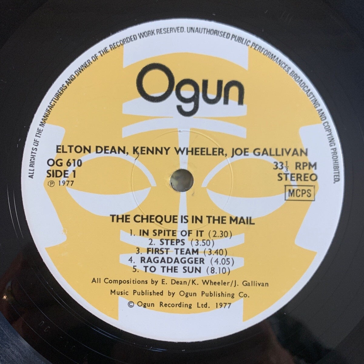 Elton Dean, Joe Gallivan, Kenny Wheelere - The Check Is In The Mail / 1. UK Press. 1977 - (M-/M-)