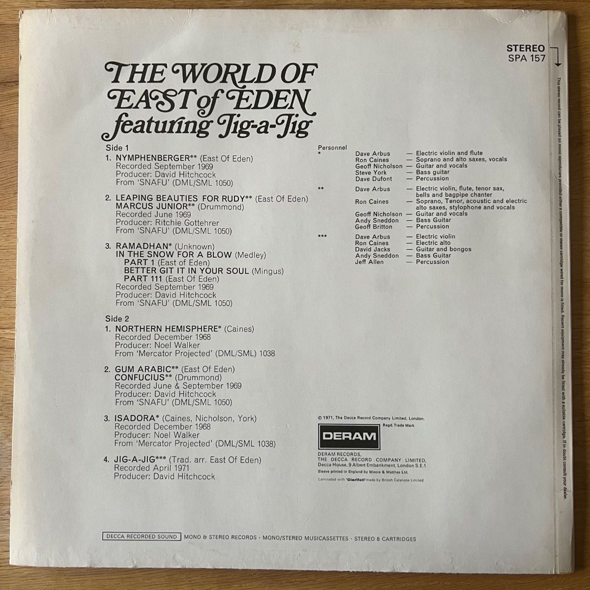 À l'Est d'Éden - Le Monde d'Est d'Éden // 1. UK Press. 1971 - (M-/VG++)