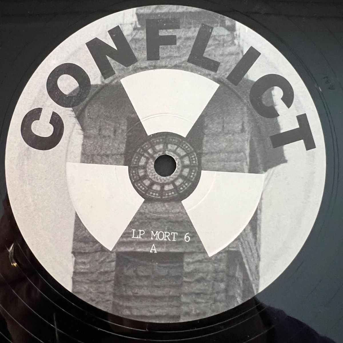 Conflit - Augmenter la pression / 1. Presses du Royaume-Uni. 1984 - (M-/M-)
