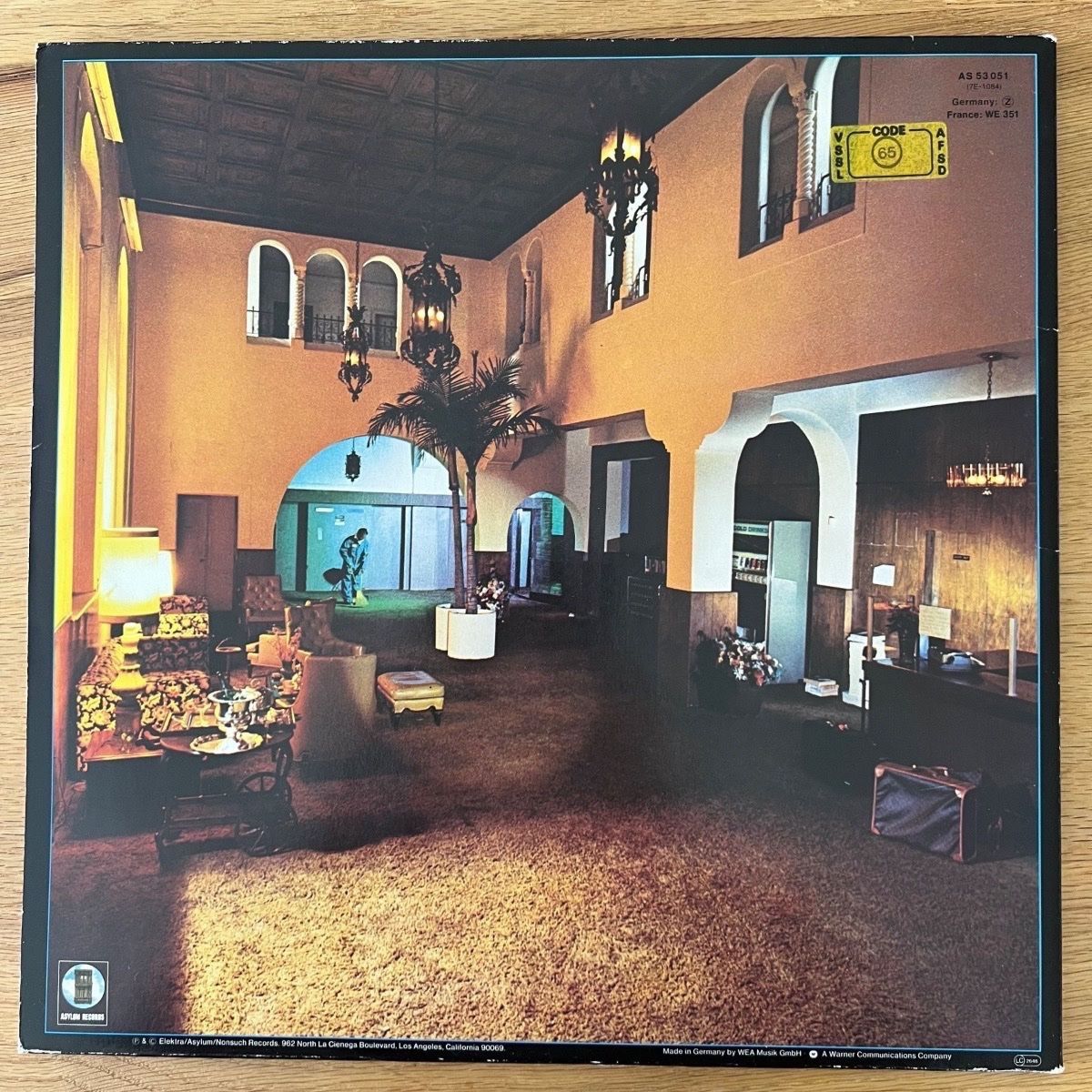 Eagles - Hôtel California / 1. D-Press. 1976 avec affiche - (M-/VG++)