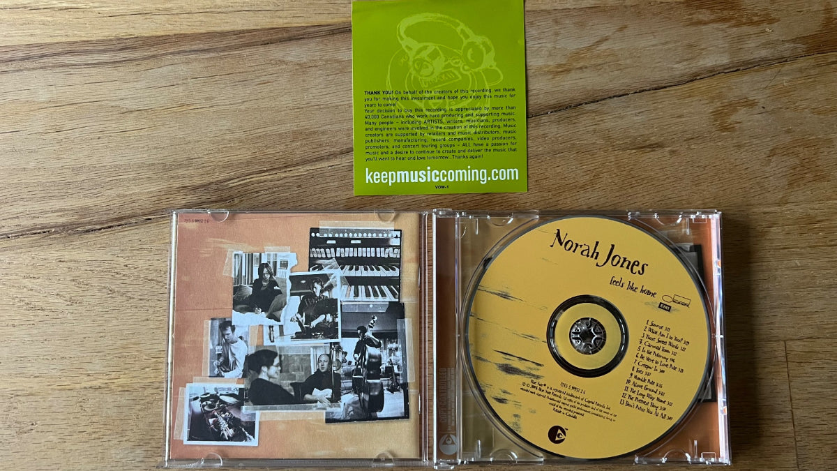 Norah Jones - Feels Like Home / CD - 1. Canada Press. 2004 - (M-/M-)
