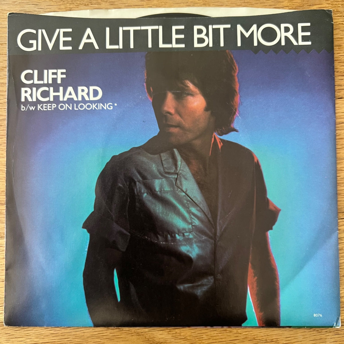 Cliff Richard - Give A Little Bit More / 1. US-Press. 1981 - (M-/VG++)
