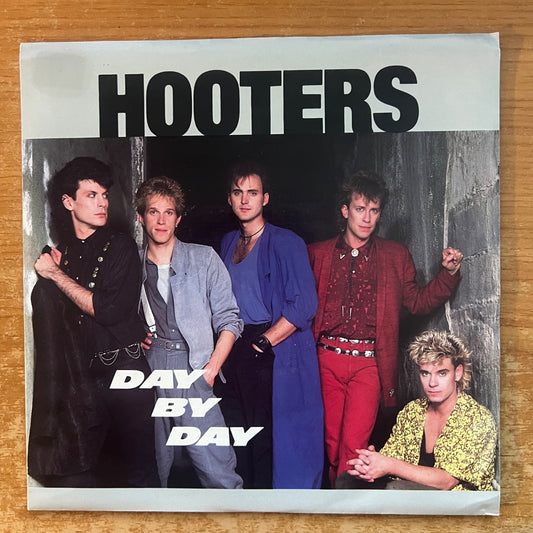 Hooters - Day By Day / 1st US Press. 1985 - (M-/M-)