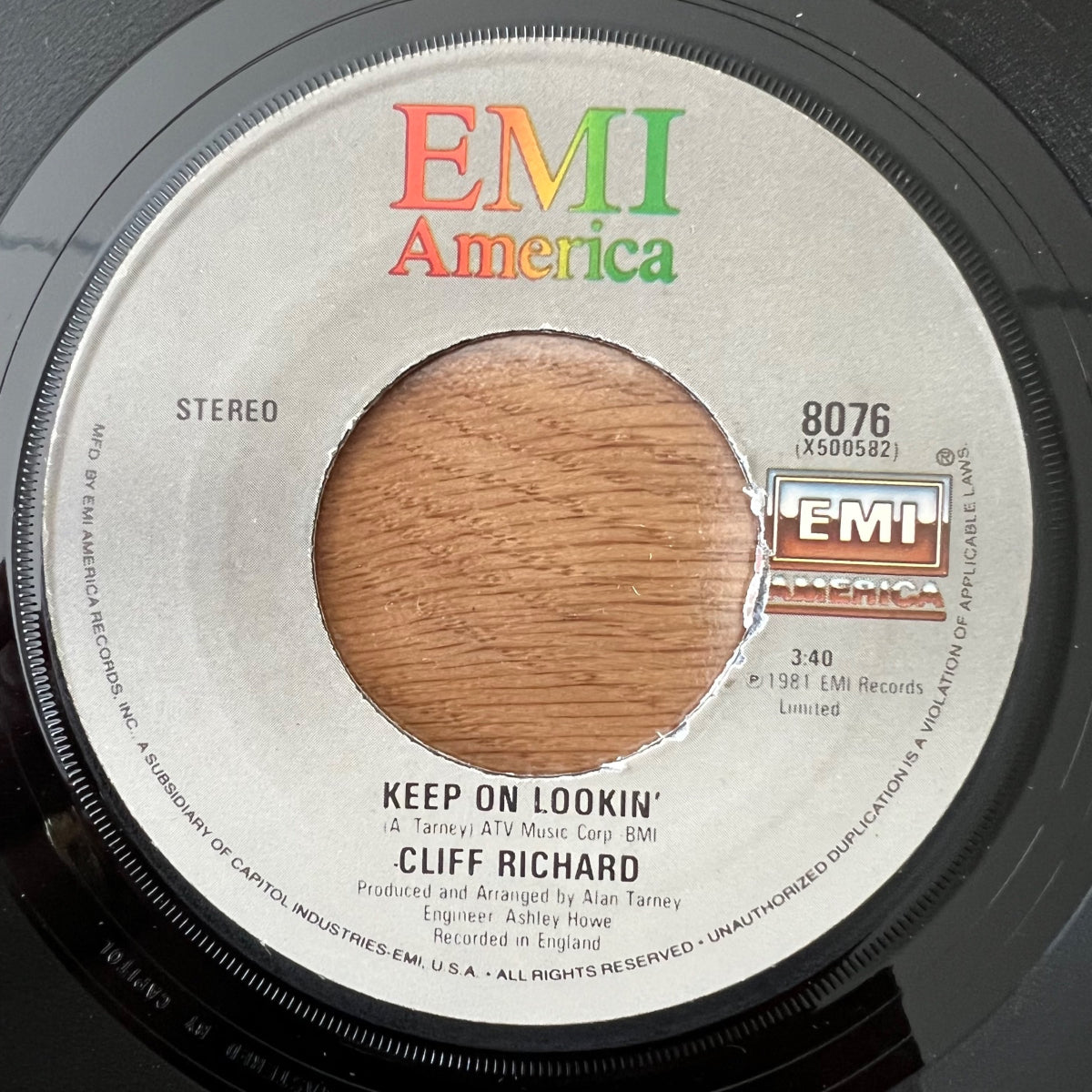 Cliff Richard - Give A Little Bit More / 1. US-Press. 1981 - (M-/VG++)