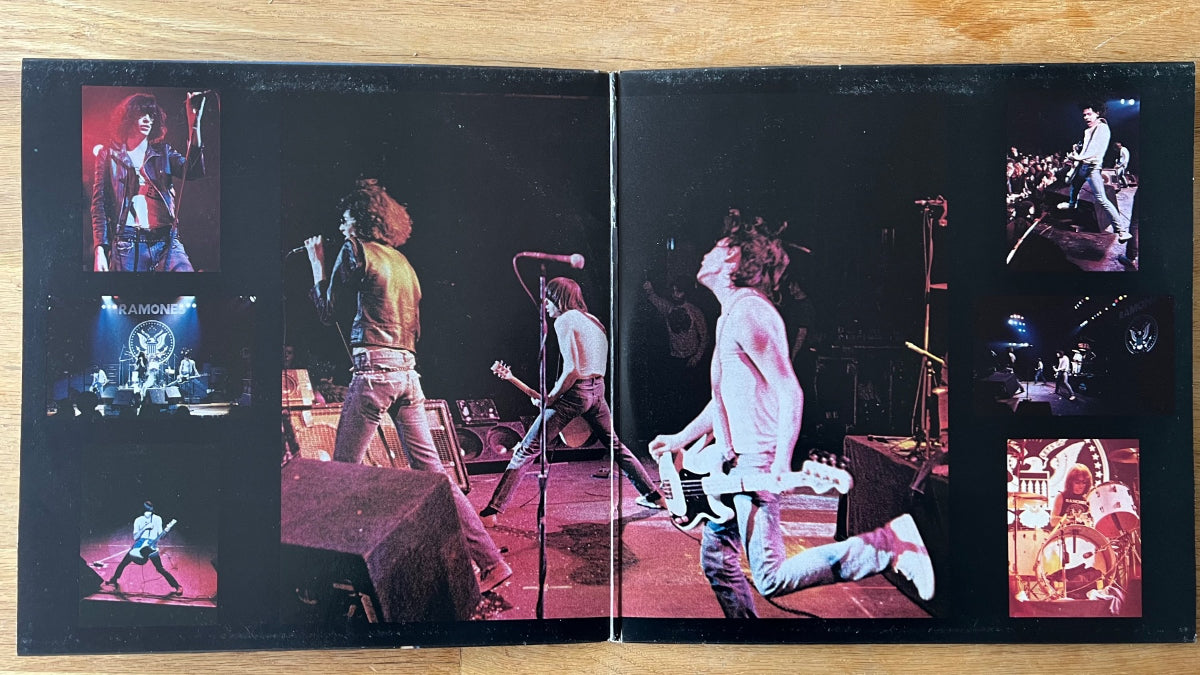 Ramones - It's Alive / 2 LP - 1. UK-Press. 1979 - (M-/VG++)