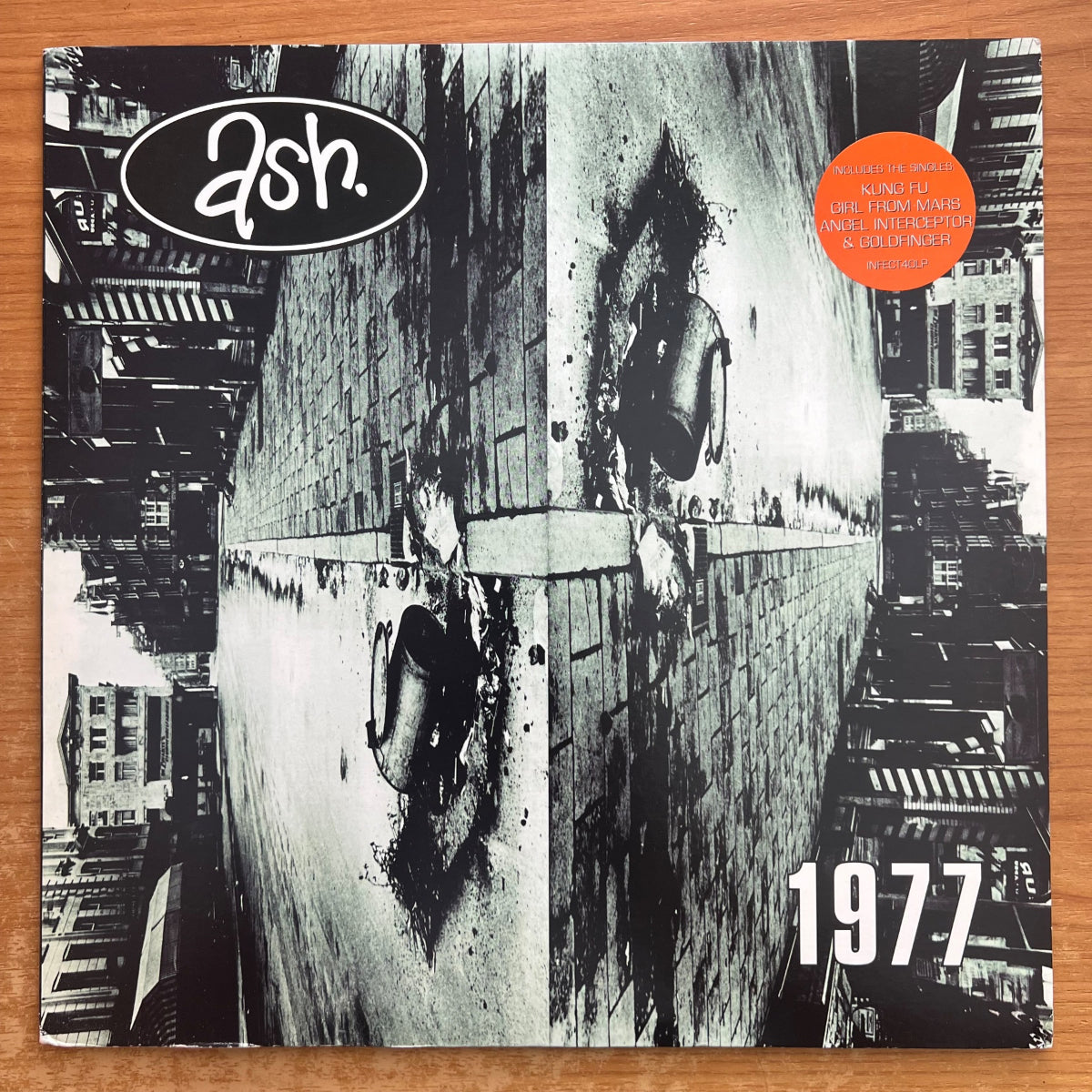 Ash - 1977 / 1. UK-Press. 1996 - (M-/Mint)