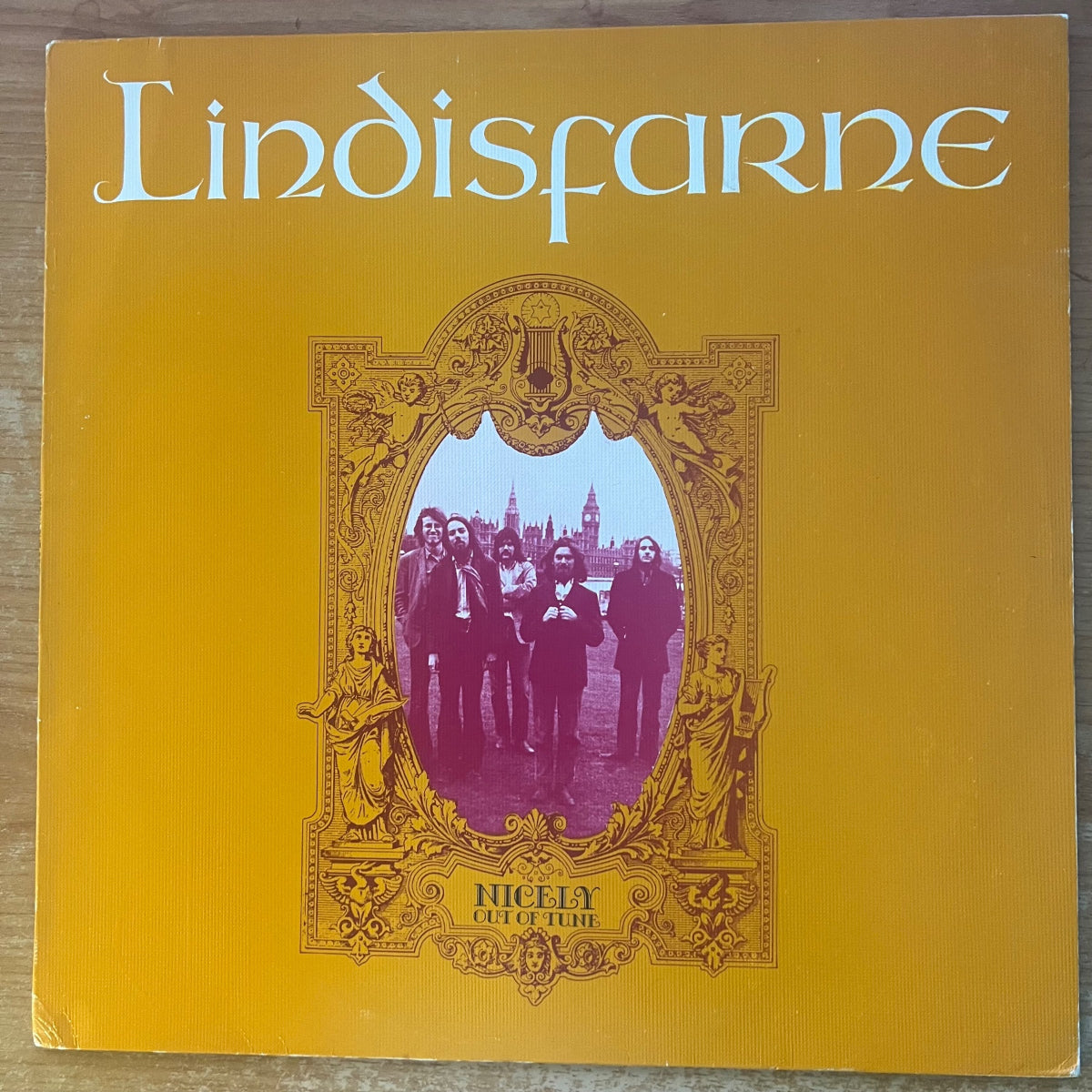 Lindisfarne - Nicely Out Of Tune / 1. UK 1970 - (M-/VG++)