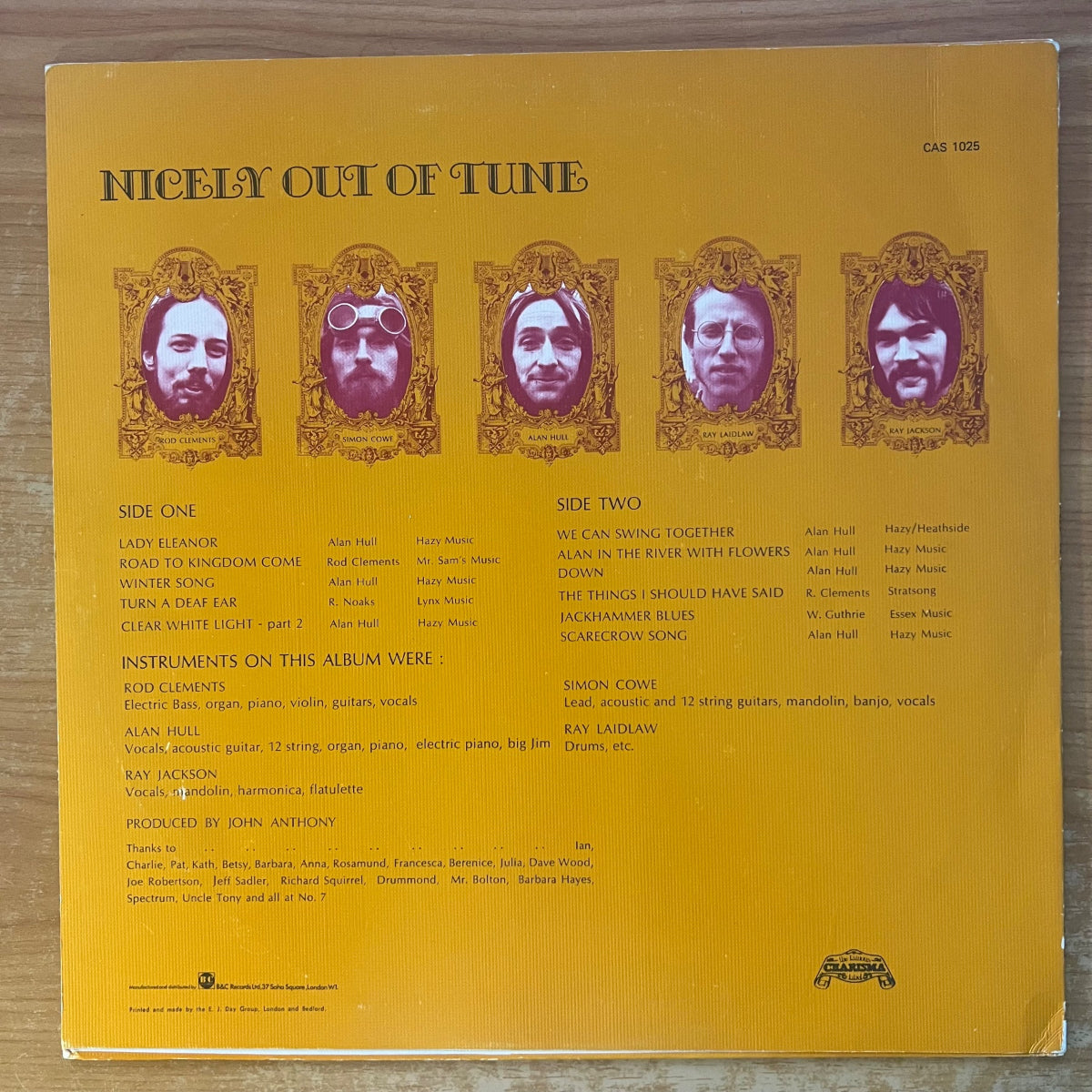 Lindisfarne - Nicely Out Of Tune / 1. UK 1970 - (M-/VG++)