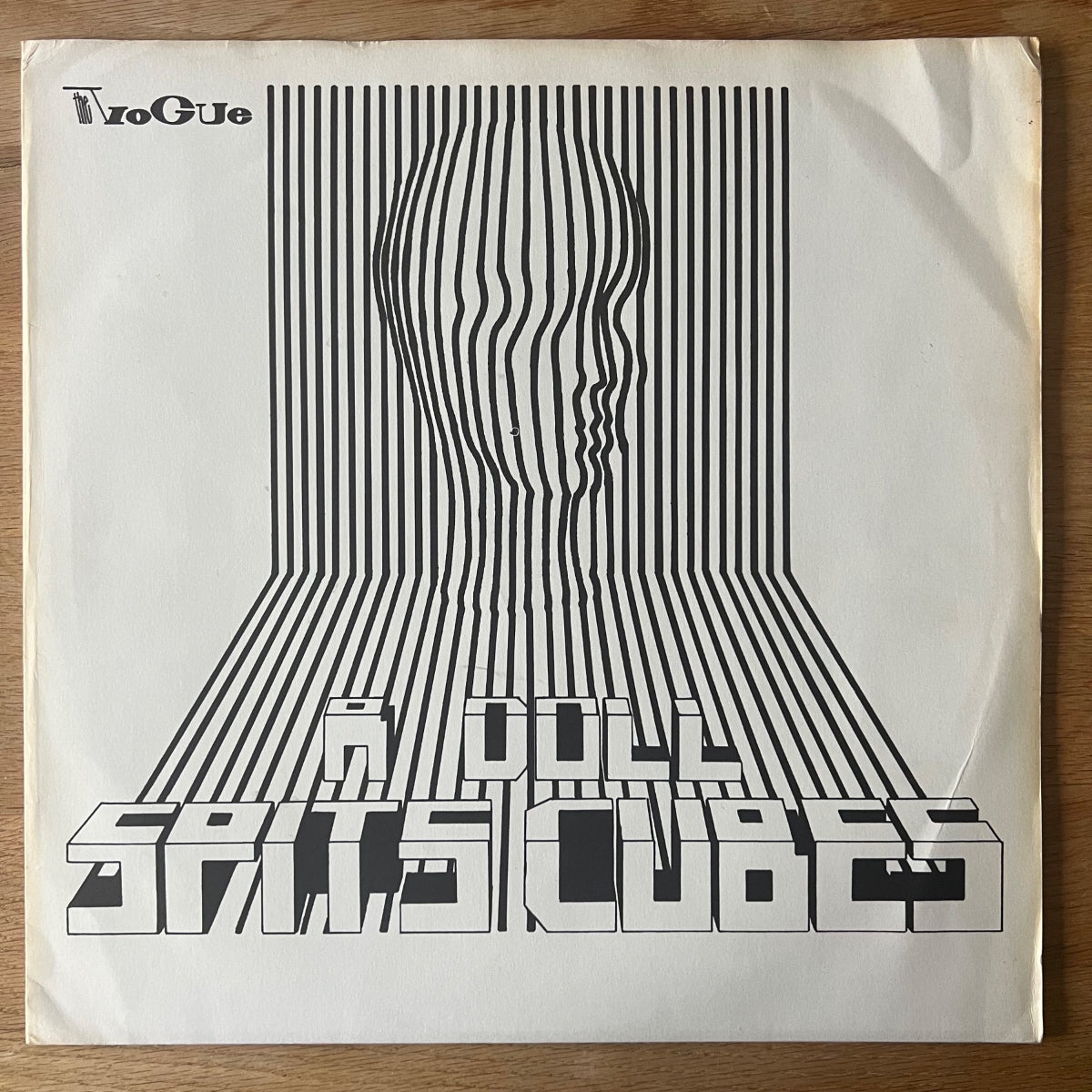 Vogue - A Doll Spits Cubes / 1. Austria-Press. 1981