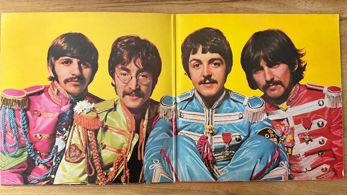 Beatles - Sgt. Pepper's Lonely Hearts Club Band / Canada-Press. 1983 - (M-/M-)