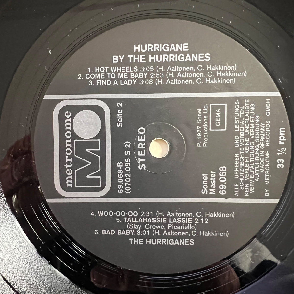 Hurriganes - Hurricane par The Hurricanes / 1. D-Press. 1977 - (M-/VG+)