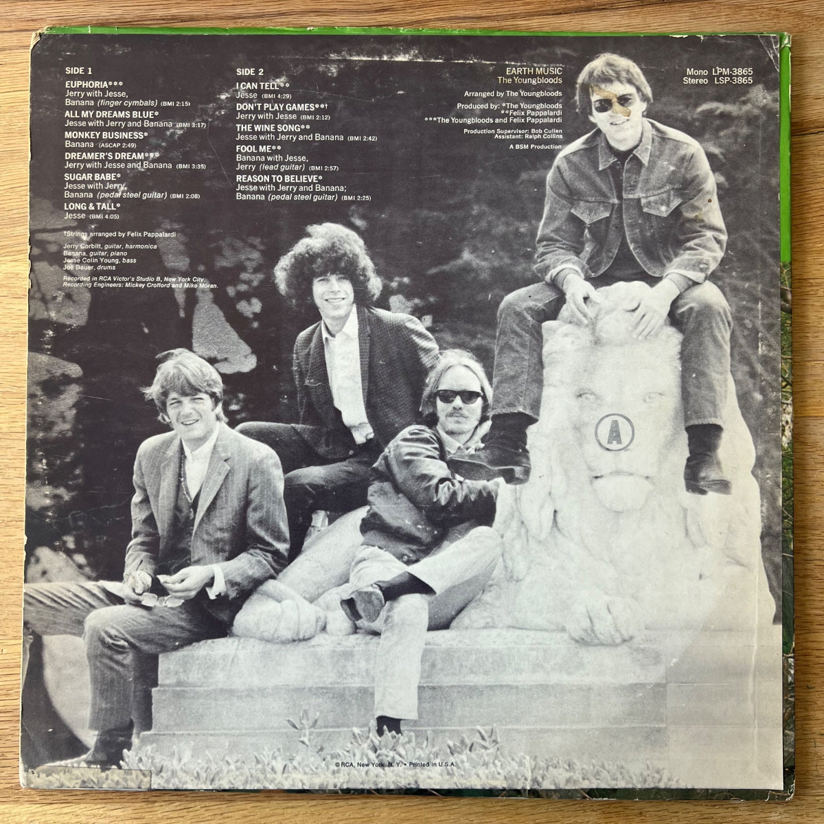 Youngbloods - Earth Music / 1. US-Press. 1967 - (M-/VG+)