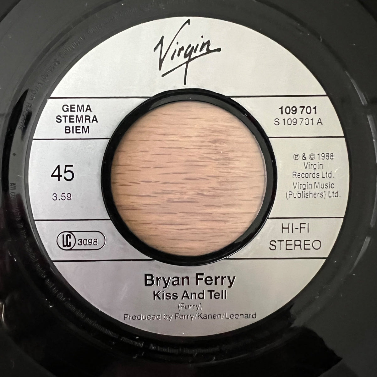 Bryan Ferry - Kiss And Tell / 1. D-Press. 1988 - (M-/M-)