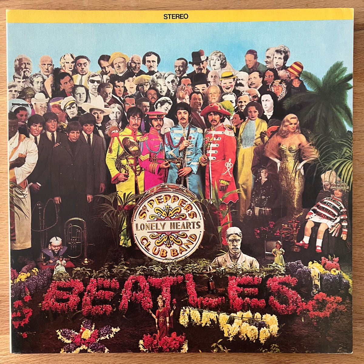 Beatles - Sgt. Pepper's Lonely Hearts Club Band / Canada-Press. 1983 - (M-/M-)